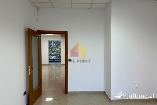 Ambient biznesi me qera 3+1 ne Tirane - 1,100 Euro