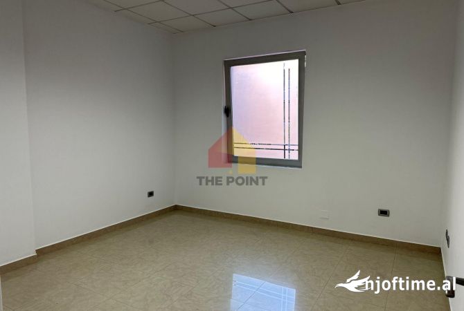 Ambient biznesi me qera 3+1 ne Tirane - 1,100 Euro