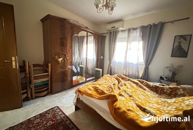Shtepi ne shitje Apartament ne Tirane, 2+1, Mobilimi E mobiluar, Pagesa 235,000  Euro.