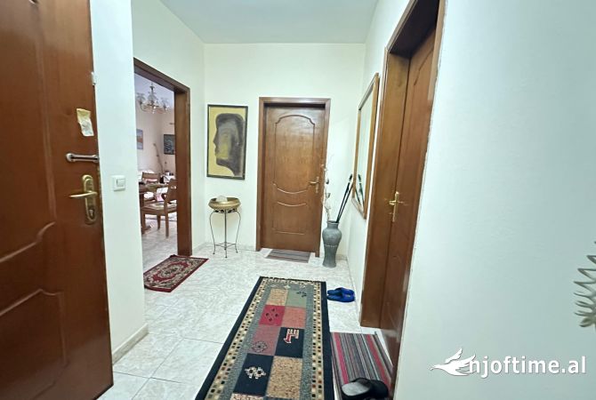 Shtepi ne shitje Apartament ne Tirane, 2+1, Mobilimi E mobiluar, Pagesa 235,000  Euro.