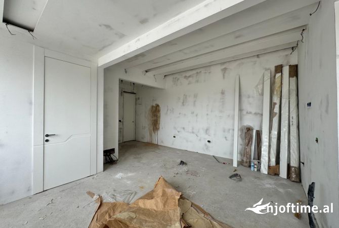 Apartment for sale in Tirana 5+1, Emty