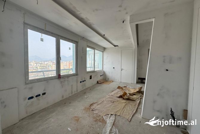 Apartment for sale in Tirana 5+1, Emty