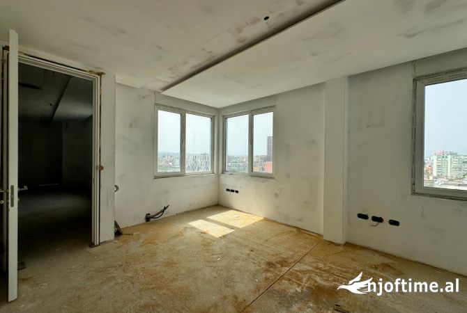 Apartment for sale in Tirana 5+1, Emty