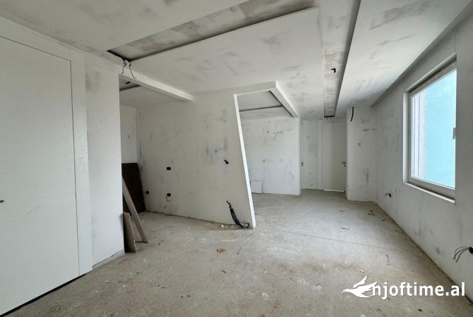 Apartment for sale in Tirana 5+1, Emty