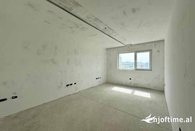Apartment for sale in Tirana 5+1, Emty