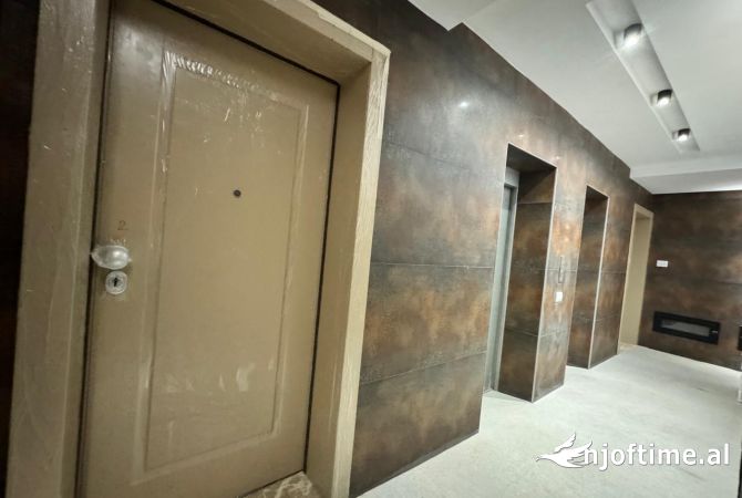 Apartment for sale in Tirana 5+1, Emty