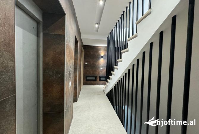 Apartment for sale in Tirana 5+1, Emty