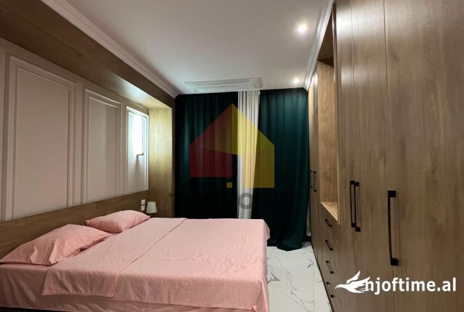 Shtepi ne shitje Apartament ne Tirane, 2+1, Mobilimi E mobiluar, Pagesa 452,200  Euro.