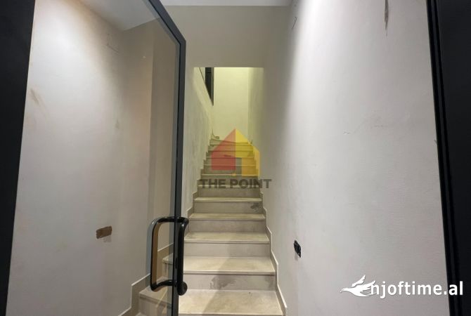 Shtepi ne shitje Duplex(shtepi me 2 kate) ne Tirane, 2+1, Mobilimi E mobiluar, Pagesa 250,000  Euro.