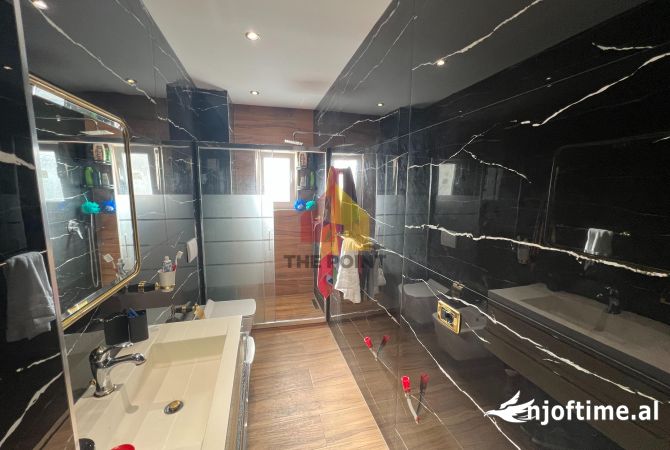 Shtepi ne shitje Duplex(shtepi me 2 kate) ne Tirane, 2+1, Mobilimi E mobiluar, Pagesa 250,000  Euro.