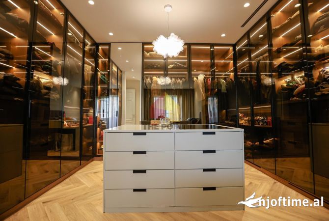 Shtepi ne shitje Duplex(shtepi me 2 kate) ne Tirane, 3+1, Mobilimi E mobiluar, Pagesa 480,000  Euro.