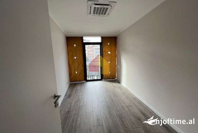 Ambient biznesi me qera 3+1 ne Tirane - 1,200 Euro