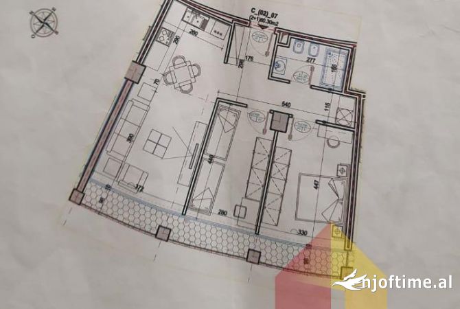 Zyre me Qira ne Rezidencen Lake View