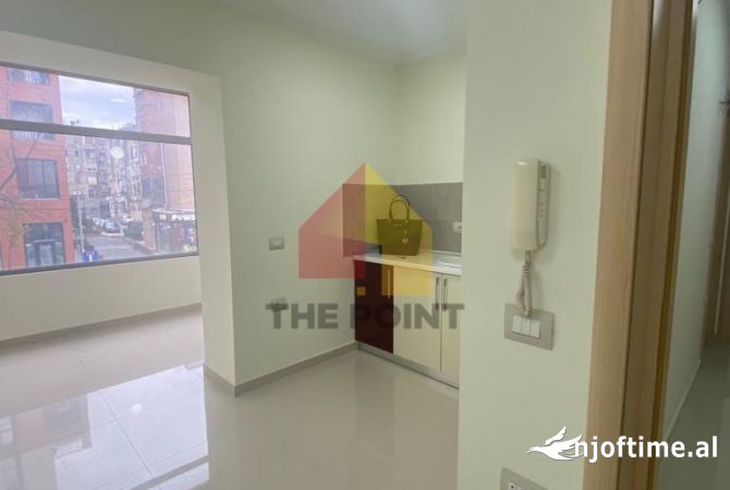 Ambient biznesi me qera 3+1 ne Tirane - 600 Euro