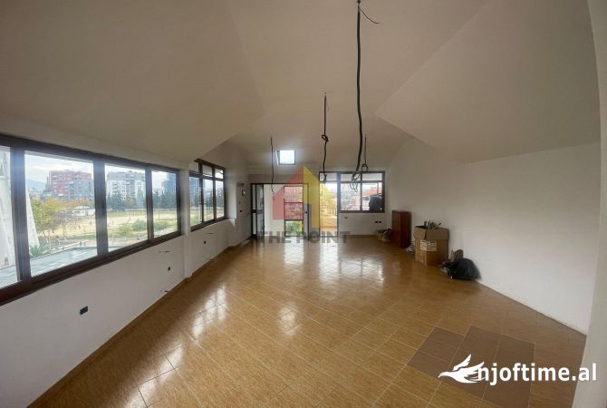 Shtepi me qera 3+1 ne Tirane - 2,500 Euro