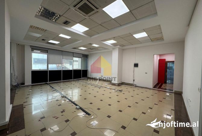 Ambient biznesi me qera 3+1 ne Tirane - 800 Euro