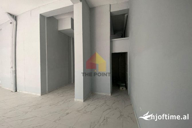 Ambient Biznesi me qira tek Komuna e Parisit