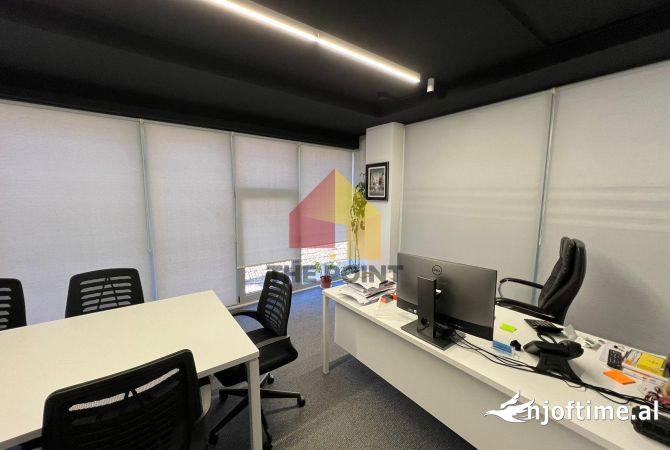 Zyre me qira 72m2 te Pazari i Ri