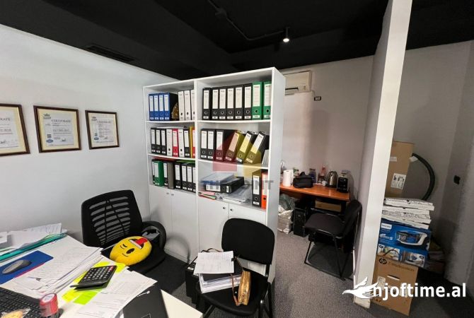 Ambient biznesi me qera 3+1 ne Tirane - 1,100 Euro