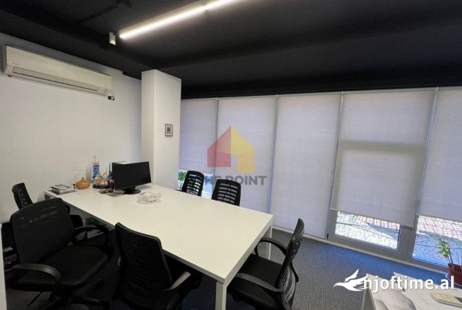 Zyre me qira 72m2 te Pazari i Ri