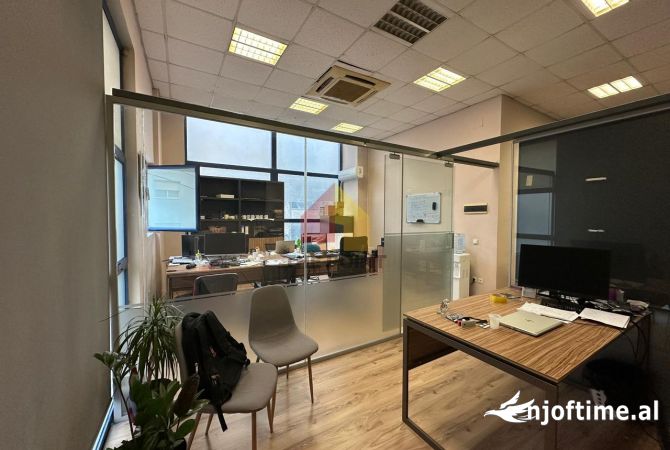 Ambient biznesi ne shitje 3+1 ne Tirane - 190,000 Euro