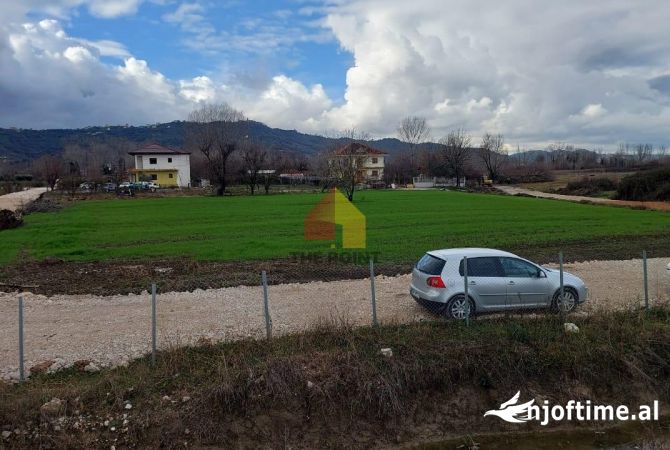 Truall ose Toke  ne Tirane - 1,300,000 Euro