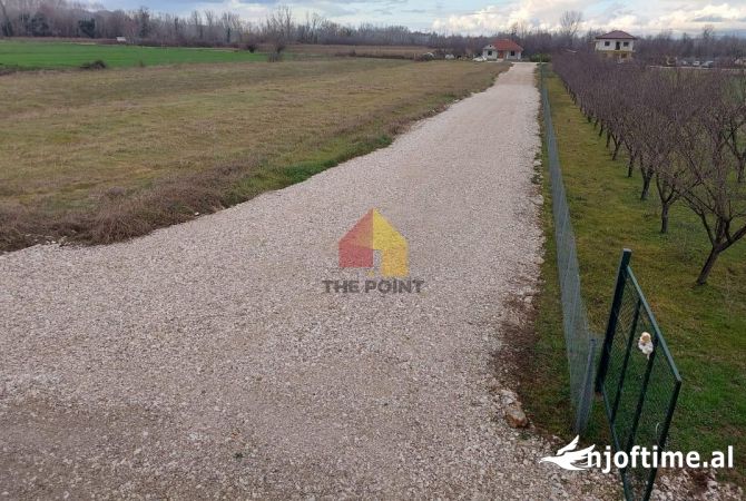 Truall ose Toke  ne Tirane - 1,300,000 Euro