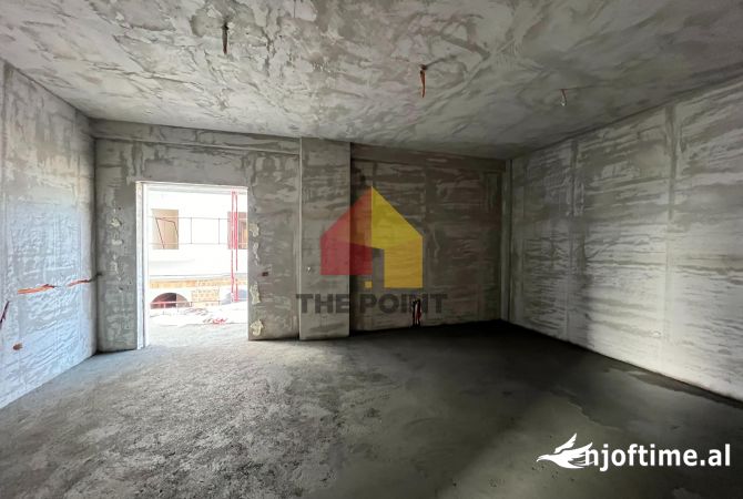 Shtepi ne shitje Apartament ne Tirane, 2+1, Mobilimi Bosh, pa mobiluar, Pagesa 177,000  Euro.