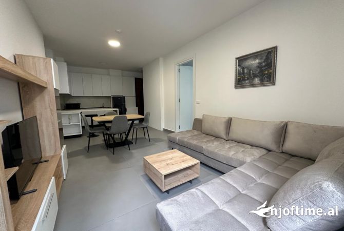 Shtepi me qera 2+1 ne Tirane - 1,600 Euro
