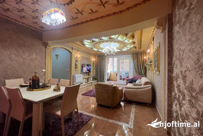 Shtepi ne shitje Apartament ne Tirane, 3+1, Mobilimi E mobiluar, Pagesa 240,000  Euro.