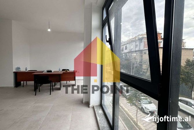 Ambient Komercial 60m2 ne shitje prane Parkut Ish Fusha Aviacionit!