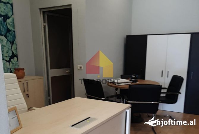 Ambient biznesi me qera 1+1 ne Tirane - 180,000 Leke