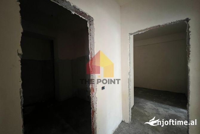 Shtepi ne shitje Apartament ne Tirane, 2+1, Mobilimi Bosh, pa mobiluar, Pagesa 184,000  Euro.