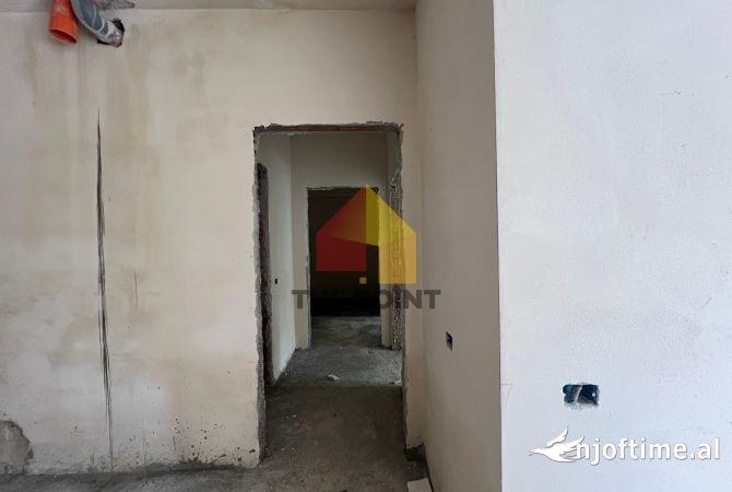 Shtepi ne shitje Apartament ne Tirane, 2+1, Mobilimi Bosh, pa mobiluar, Pagesa 184,000  Euro.