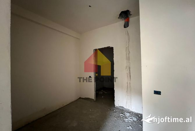 Shtepi ne shitje Apartament ne Tirane, 3+1, Mobilimi Bosh, pa mobiluar, Pagesa 210,000  Euro.