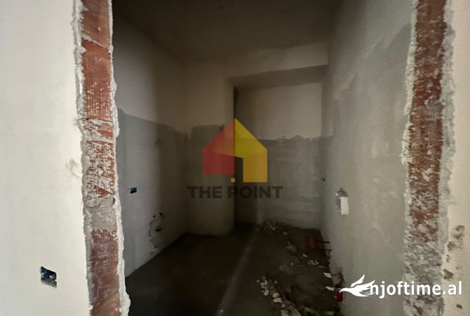 Shtepi ne shitje Apartament ne Tirane, 3+1, Mobilimi Bosh, pa mobiluar, Pagesa 210,000  Euro.