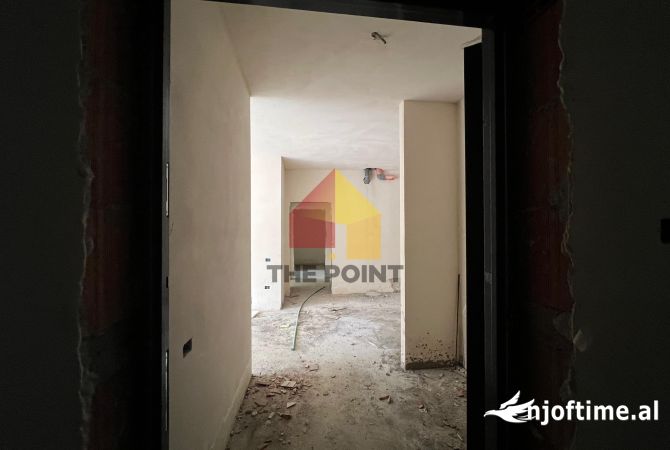 Shtepi ne shitje Apartament ne Tirane, 3+1, Mobilimi Bosh, pa mobiluar, Pagesa 210,000  Euro.