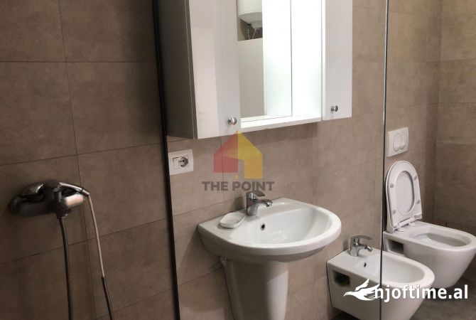 Shtepi me qera Apartament ne Tirane, 2+1, Mobilimi E mobiluar, Pagesa 800  Euro.