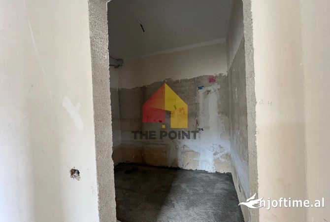 Shtepi ne shitje Apartament ne Tirane, 2+1, Mobilimi Bosh, pa mobiluar, Pagesa 155,000  Euro.