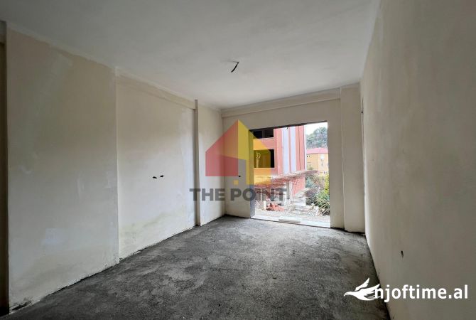 Shtepi ne shitje Apartament ne Tirane, 2+1, Mobilimi Bosh, pa mobiluar, Pagesa 155,000  Euro.