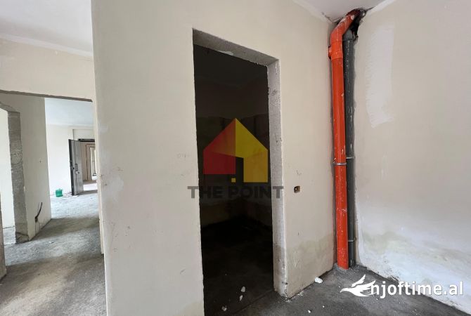 Shtepi ne shitje Apartament ne Tirane, 2+1, Mobilimi Bosh, pa mobiluar, Pagesa 155,000  Euro.