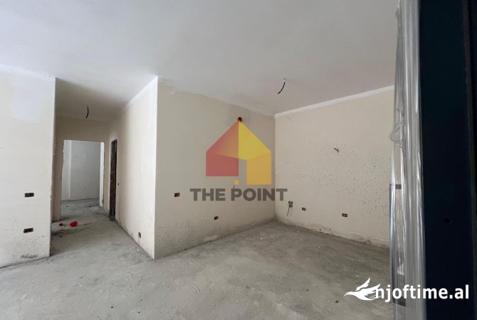 Shtepi ne shitje Apartament ne Tirane, 2+1, Mobilimi Bosh, pa mobiluar, Pagesa 186,000  Euro.