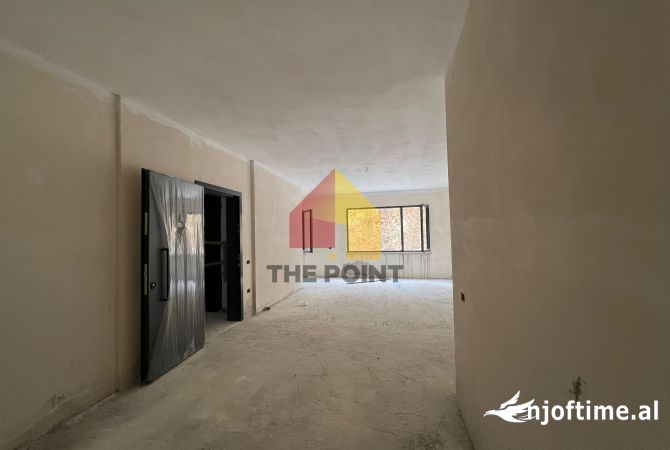 Shtepi ne shitje Apartament ne Tirane, 2+1, Mobilimi Bosh, pa mobiluar, Pagesa 186,000  Euro.