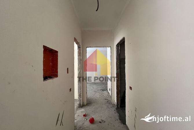 Shtepi ne shitje Apartament ne Tirane, 2+1, Mobilimi Bosh, pa mobiluar, Pagesa 186,000  Euro.