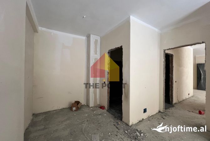 Shtepi ne shitje Apartament ne Tirane, 2+1, Mobilimi Bosh, pa mobiluar, Pagesa 186,000  Euro.