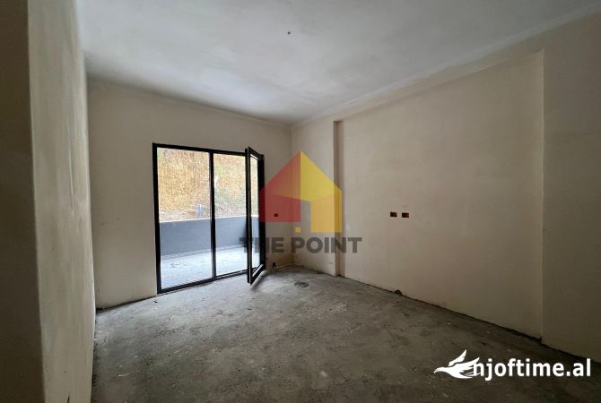 Shtepi ne shitje Apartament ne Tirane, 2+1, Mobilimi Bosh, pa mobiluar, Pagesa 186,000  Euro.