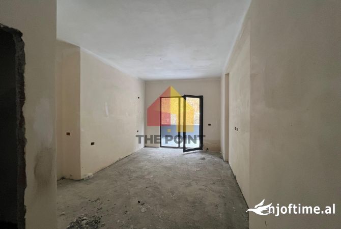 Shtepi ne shitje Apartament ne Tirane, 2+1, Mobilimi Bosh, pa mobiluar, Pagesa 186,000  Euro.
