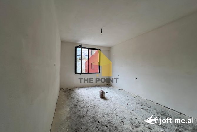 Shtepi ne shitje Apartament ne Tirane, 3+1, Mobilimi Bosh, pa mobiluar, Pagesa 303,000  Euro.