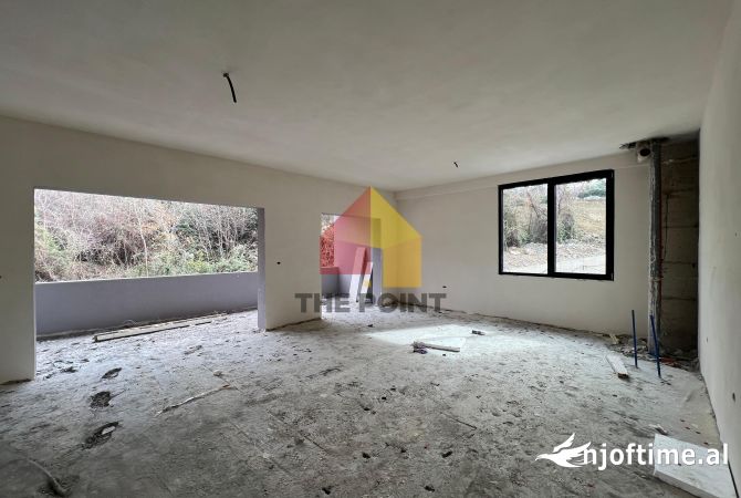 Shtepi ne shitje Apartament ne Tirane, 3+1, Mobilimi Bosh, pa mobiluar, Pagesa 303,000  Euro.