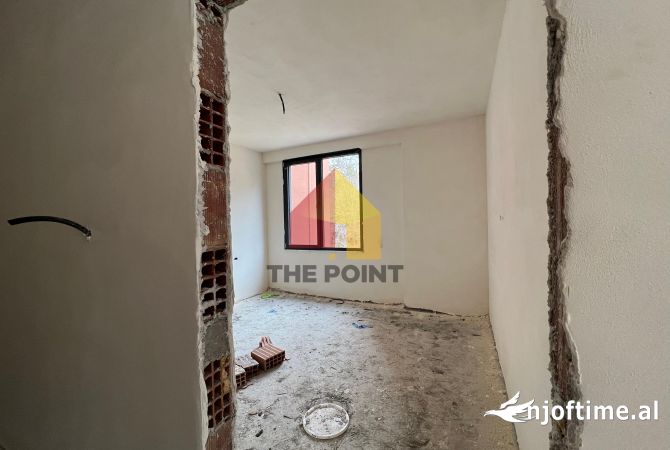 Shtepi ne shitje Apartament ne Tirane, 3+1, Mobilimi Bosh, pa mobiluar, Pagesa 303,000  Euro.